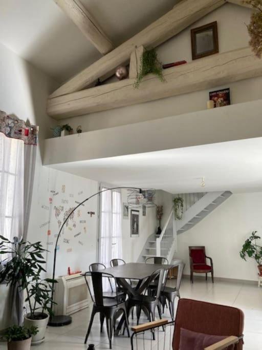 Loft Au Coeur De Nimes Apartment Exterior photo