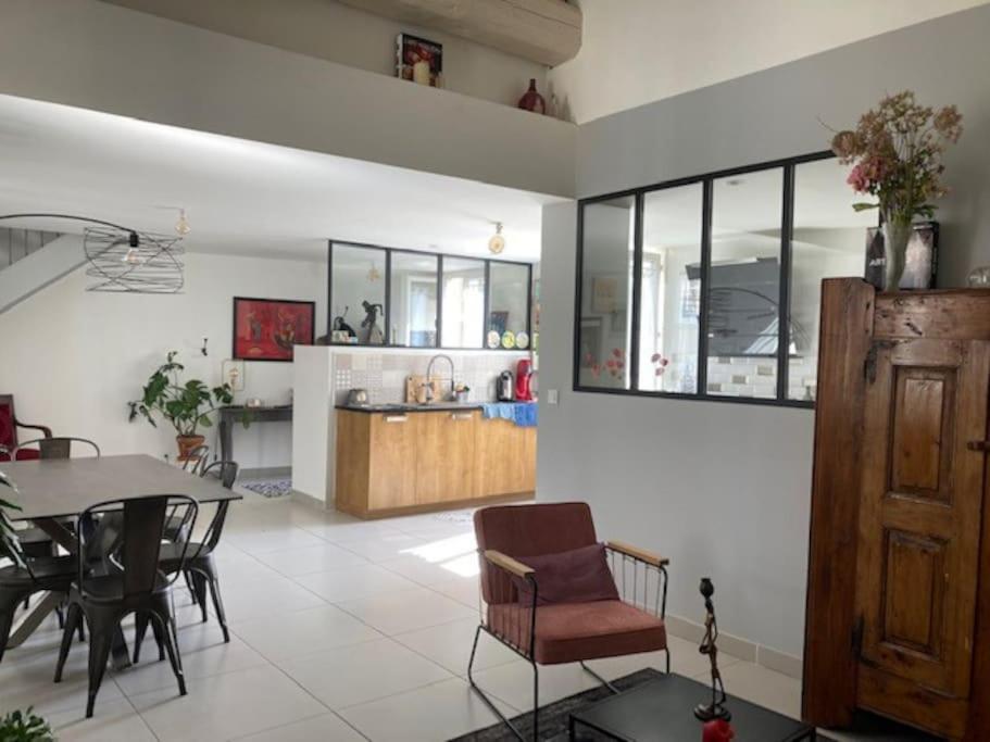 Loft Au Coeur De Nimes Apartment Exterior photo