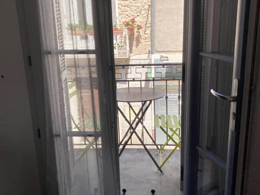 Loft Au Coeur De Nimes Apartment Exterior photo