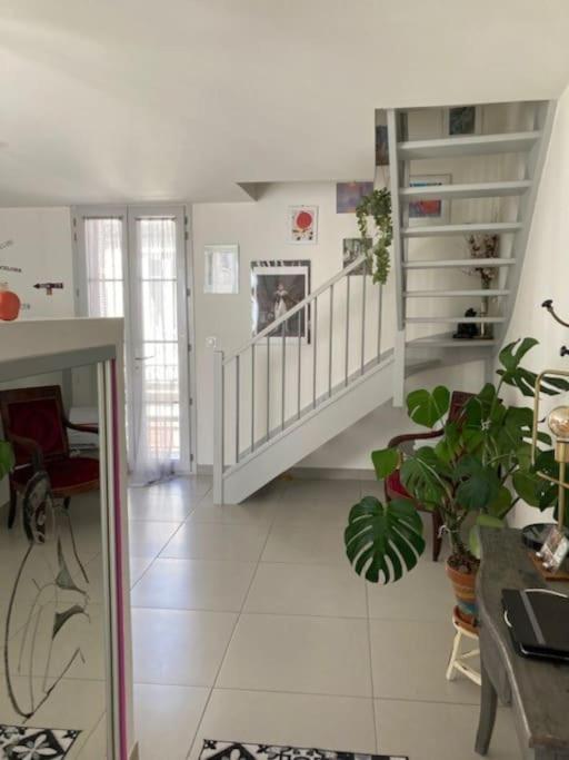 Loft Au Coeur De Nimes Apartment Exterior photo